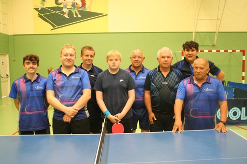 Les equipes de CHAGNY TT 3 et FC GUEUGNON 2