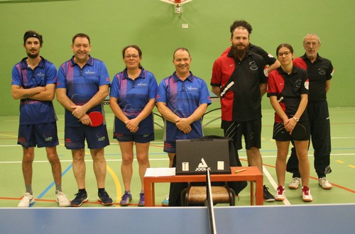 Les deux équipes avant la rencontre